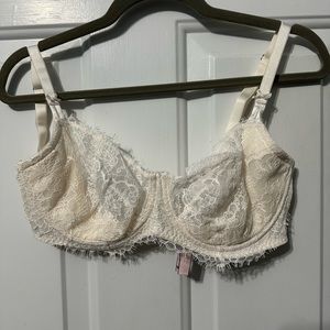 Victoria’s Secret Very Sexy collection unlined bra. 36DD. White. Never worn.